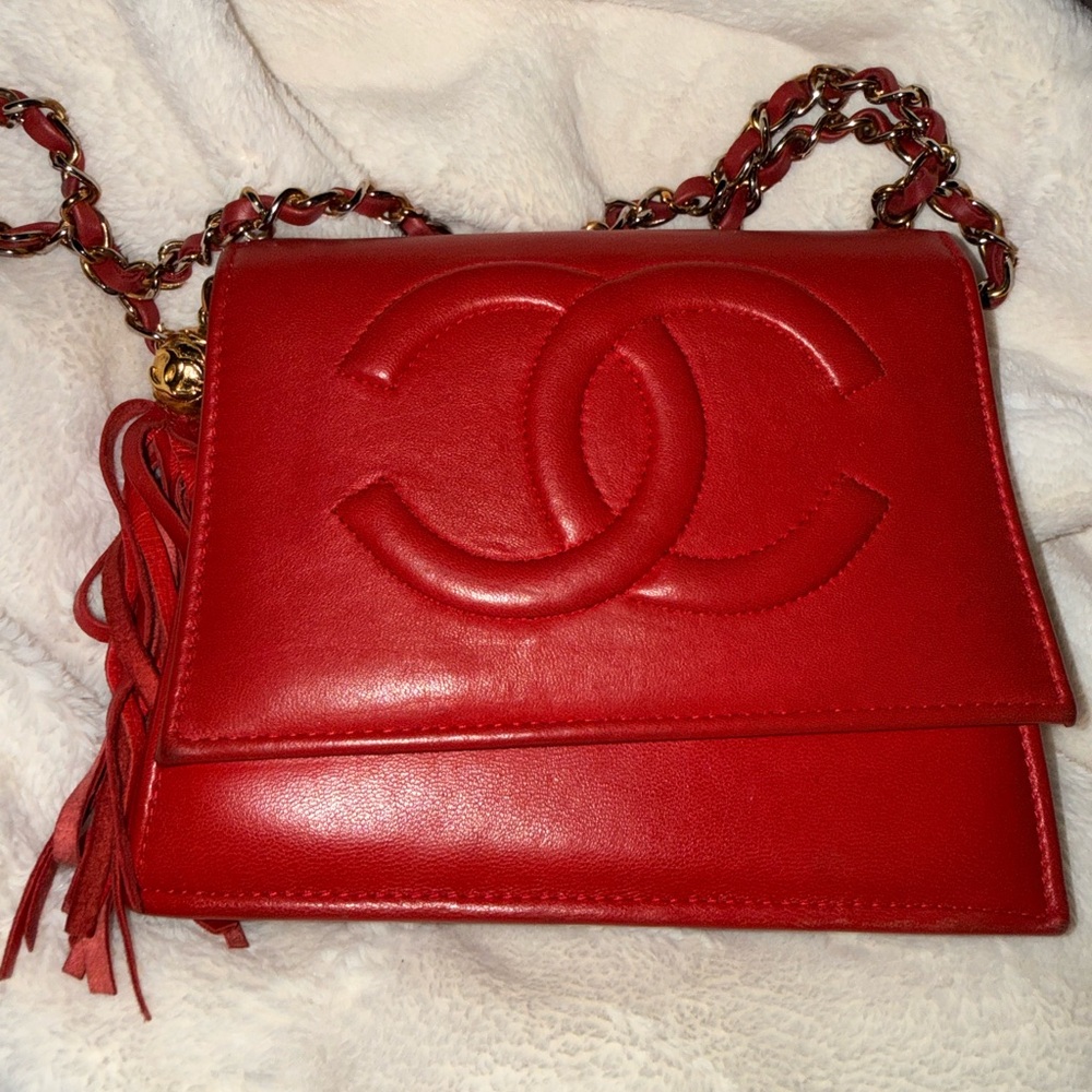 CHANEL Red Quilted Lambskin Crossbody with Gold Chain and Tassel - Picture 3 of 7